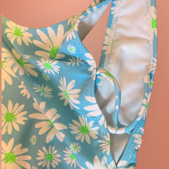 NWT Daisy Print One Piece Swimsuit - Picture 4 of 5